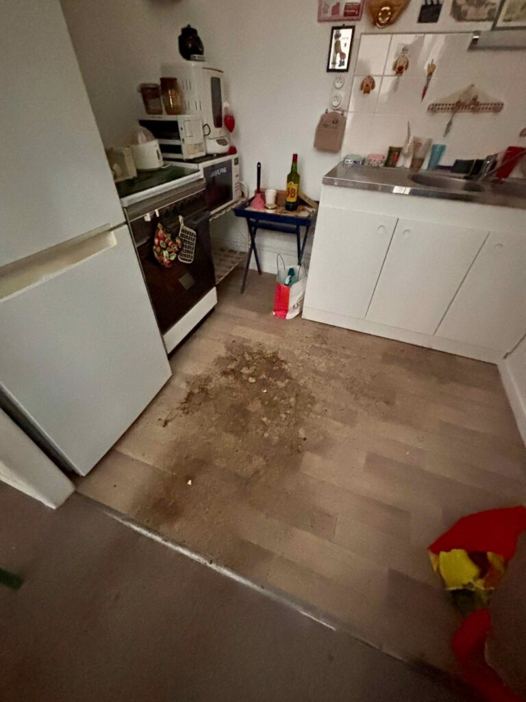 Logement encombré avant un débarras après décès réalisé par Sansolia