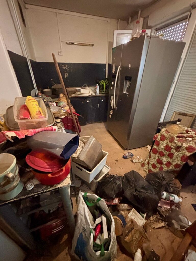 Logement encombré avant un débarras complet par Sansolia