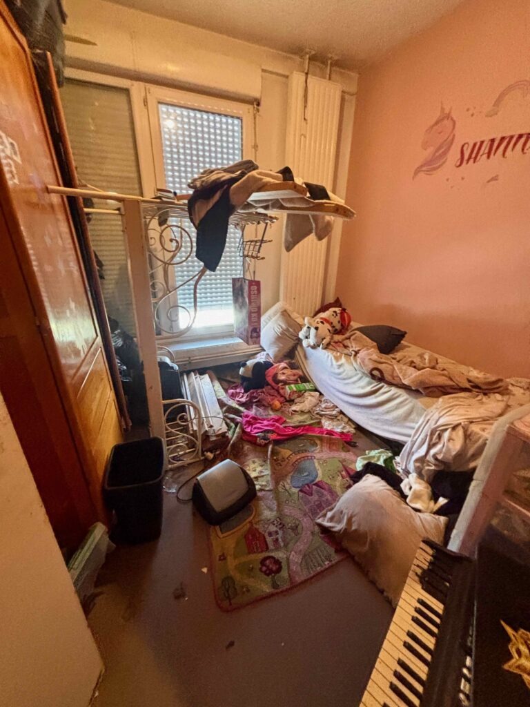 Pièce à vider avant l'intervention de l'équipe de débarras Sansolia