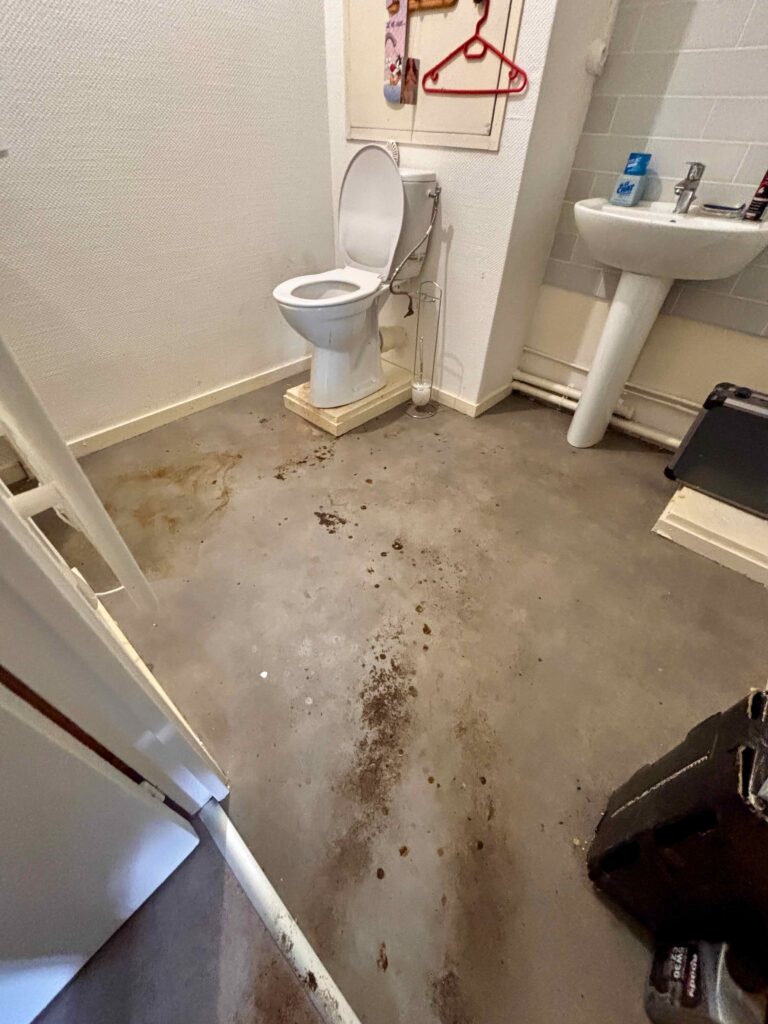 Logement à débarrasser avant l'évacuation des encombrants par Sansolia